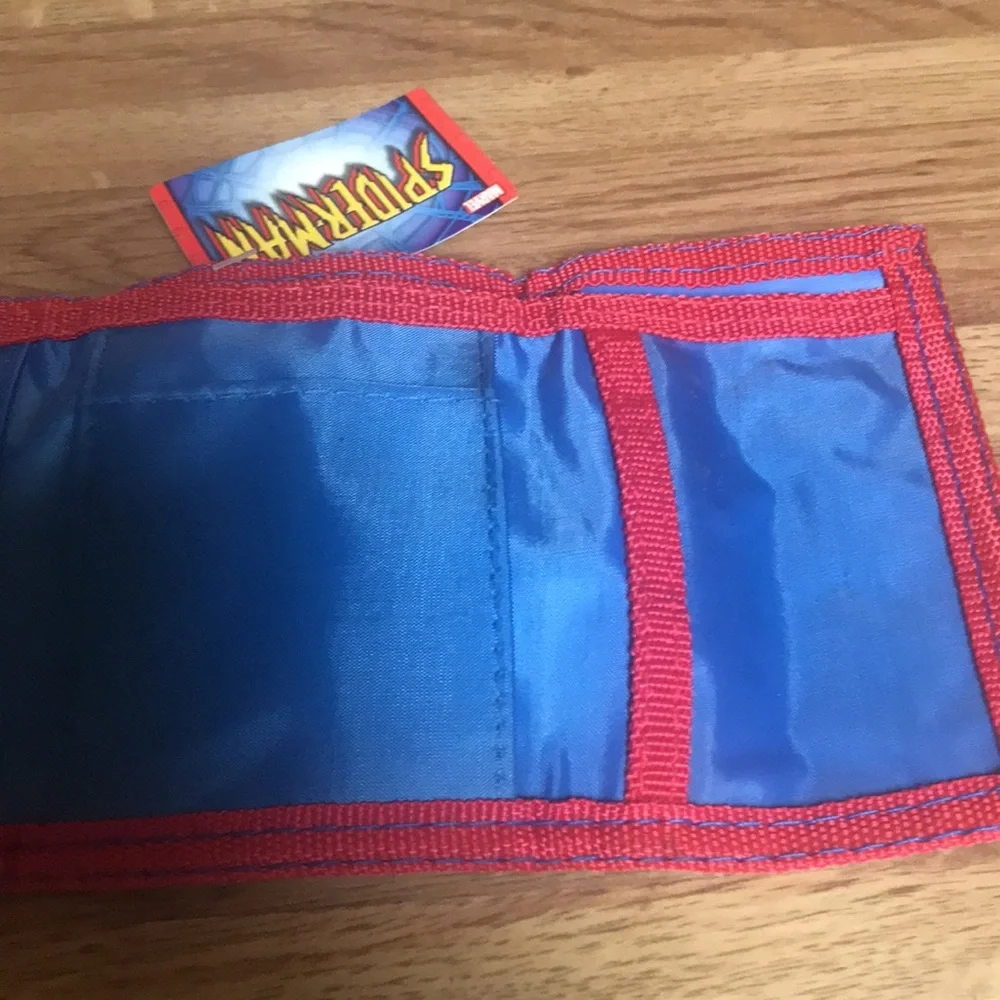 Marvel Spider-Man Tri-fold wallet.  Velcro closure - Picture 5 of 7